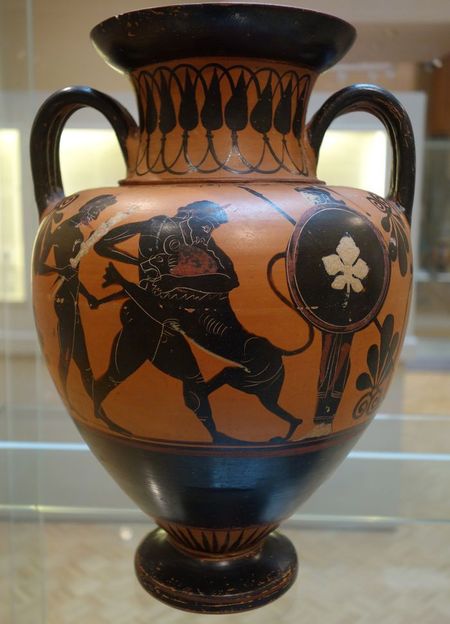 Levensgroot marmeren beeld van man verkleed als Hercules ontdekt in Rome Hercules (14)