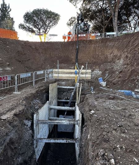 Levensgroot marmeren beeld van man verkleed als Hercules ontdekt in Rome Hercules (5)