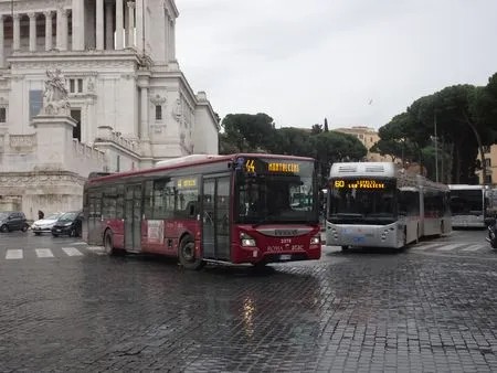 Mysterie van de brandende bussen in Rome opgelost bussen_atac