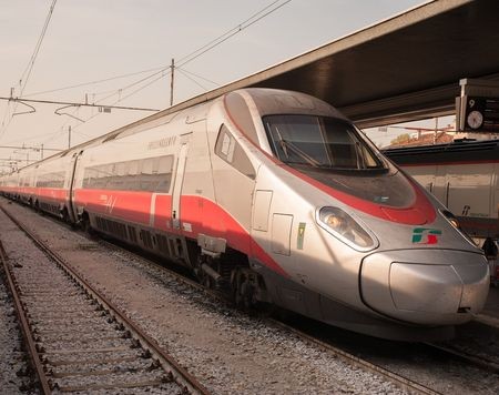 Eerste Covid-vrije hogesnelheidstrein rijdt begin april tussen Rome en Milaan hogesnelheidstrein