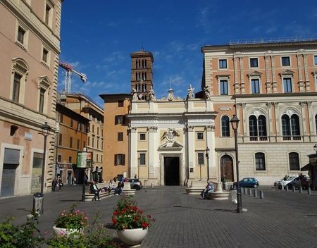 Eindelijk bomen op Piazza di San Silvestro silvestro(5)
