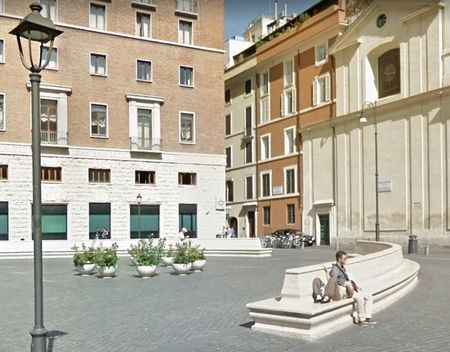 Eindelijk bomen op Piazza di San Silvestro silvestro(15)