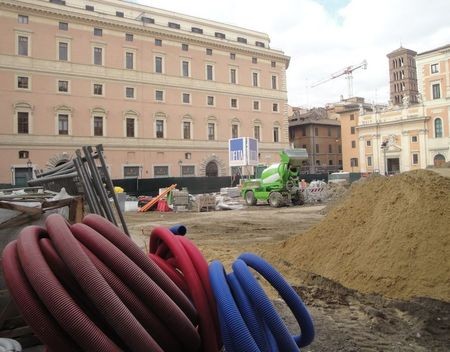 Eindelijk bomen op Piazza di San Silvestro silvestro(3)