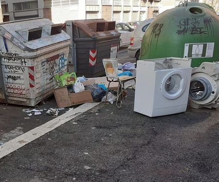 500 euro boete voor wie in Rome mondmasker op straat gooit vuil(18)