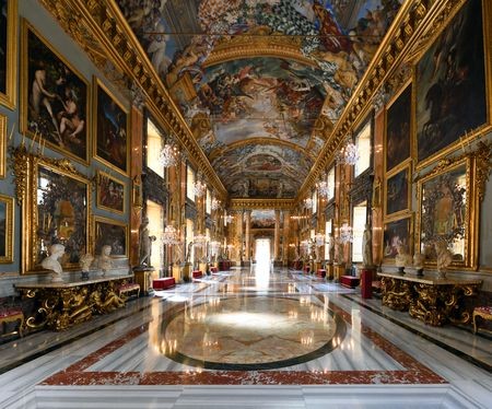 Valentino streamt internationale modeshow vanuit Palazzo Colonna galleriacolonna