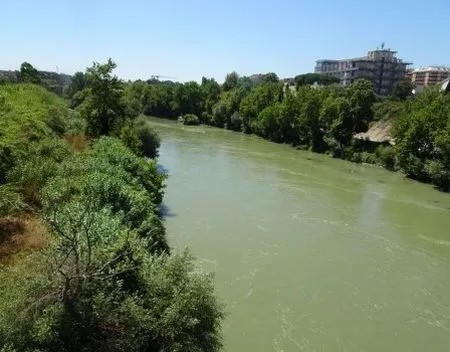 Elektrische boten op de Tiber en kabelbanen boven Rome tevere(9)