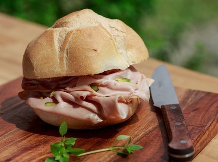 Italië verplicht oorsprongsetiket voor fijne vleeswaren mortadella
