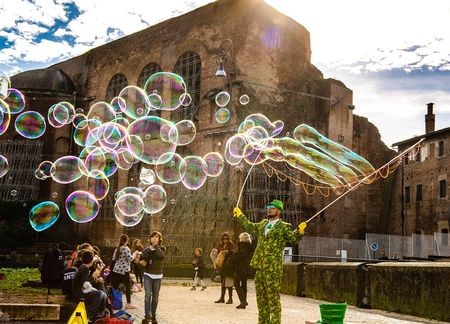 Rome stijgt 26 plaatsen in de ranglijst van Italiaanse provincies met de beste levenskwaliteit zeepbellen_animatie