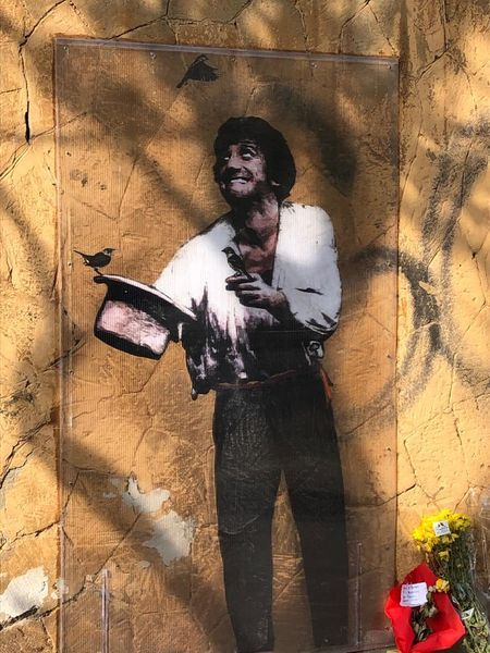 Zes streetart-kunstenaars brengen hulde aan Gigi Proietti proietti8