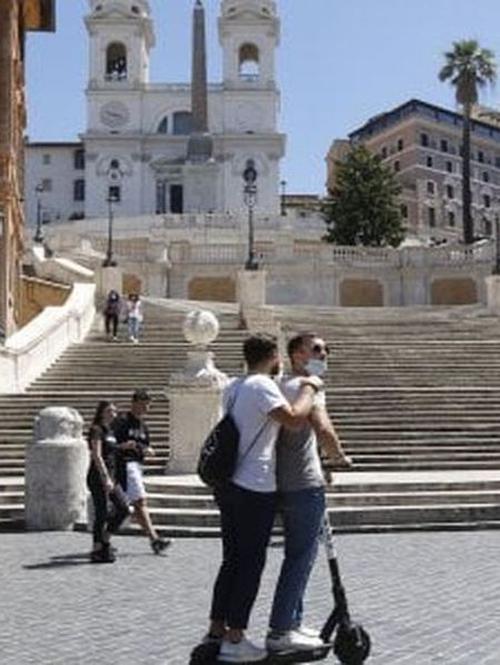 Rome wil niet langer dat elektrische deelsteps zomaar overal worden achtergelaten estepsduo