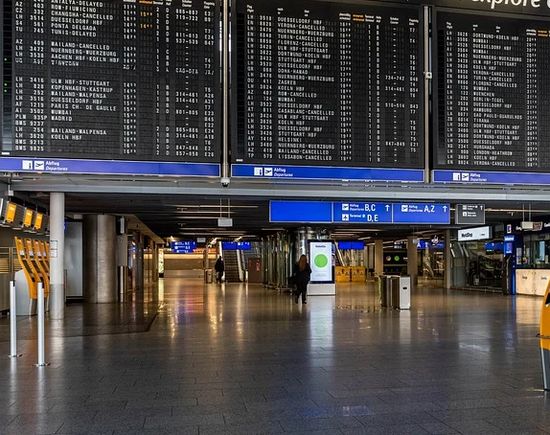 Snelle virustest voor alle reizigers tussen Rome en Milaan legeluchthaven1