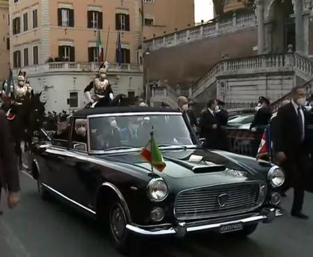 Kanonschoten voor president Sergio Mattarella mattarella_limo