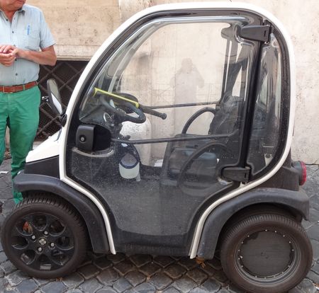 Italianen keken in 1962 verrassend accuraat in de toekomst miniauto