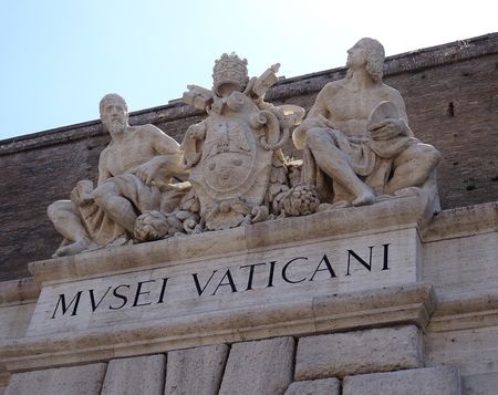 Italiaanse zorgverleners krijgen weekje gratis toegang tot de Vaticaanse Musea museivaticaniingang