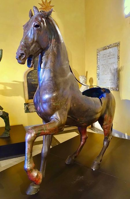 Het bronzen paard van de Vicolo dell’Atleta paard (9)