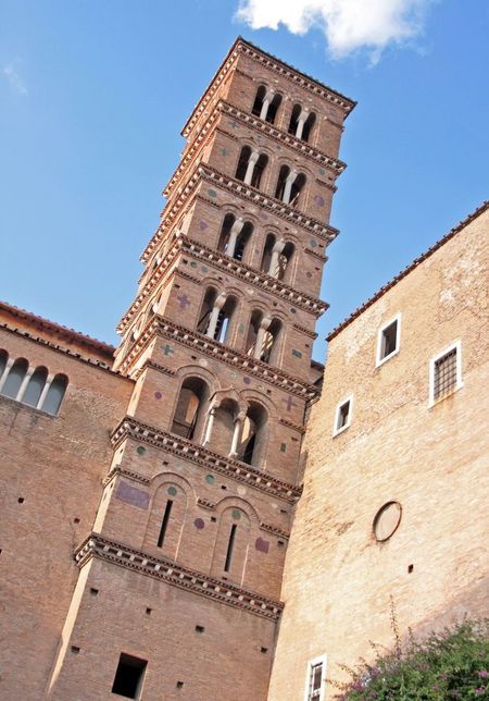 Romaanse klokkentorens in Rome Santi Giovanni e Paolo