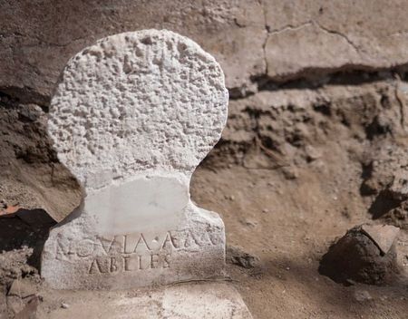Monumentaal graf ontdekt in Pompei tombepom(1)