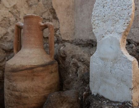 Monumentaal graf ontdekt in Pompei tombepom(2)