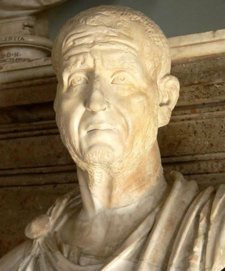 Levensgroot marmeren beeld van man verkleed als Hercules ontdekt in Rome Traianus_Decius