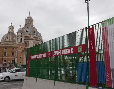 Voorbereiding metrowerken zorgt voor extra verkeersdrukte op Piazza Venezia veneziametro (14)