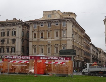 Voorbereiding metrowerken zorgt voor extra verkeersdrukte op Piazza Venezia veneziametro (15)