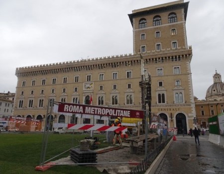 Voorbereiding metrowerken zorgt voor extra verkeersdrukte op Piazza Venezia veneziametro (8)