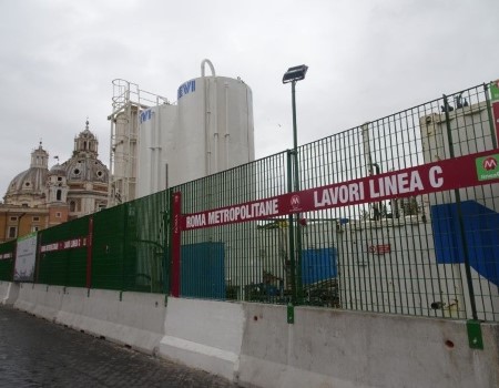 Voorbereiding metrowerken zorgt voor extra verkeersdrukte op Piazza Venezia veneziametro (9)