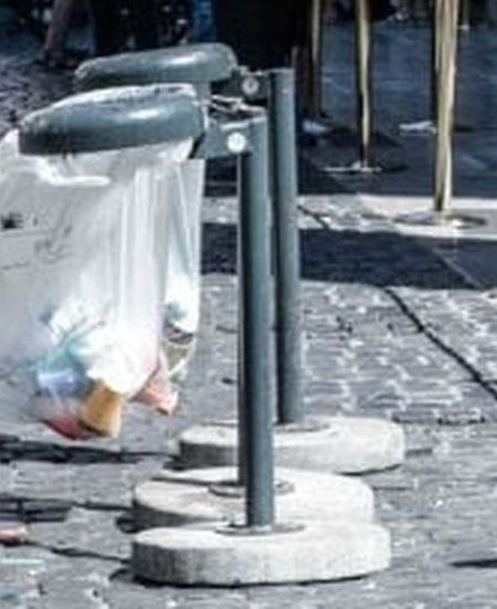 Rome schaft nieuwe vuilnisbakken alweer af vuil(1)