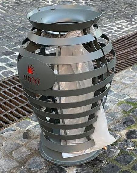 Rome schaft nieuwe vuilnisbakken alweer af vuilnis (4)
