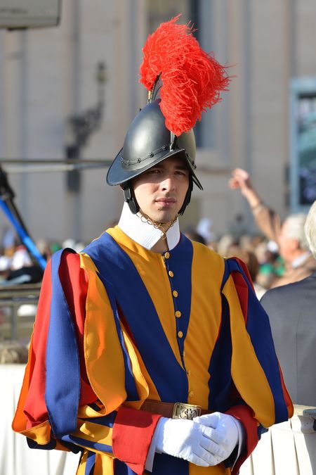 Opnieuw wekelijkse pauselijke audiënties vanaf woensdag 12 mei zwitserse_wacht_gala